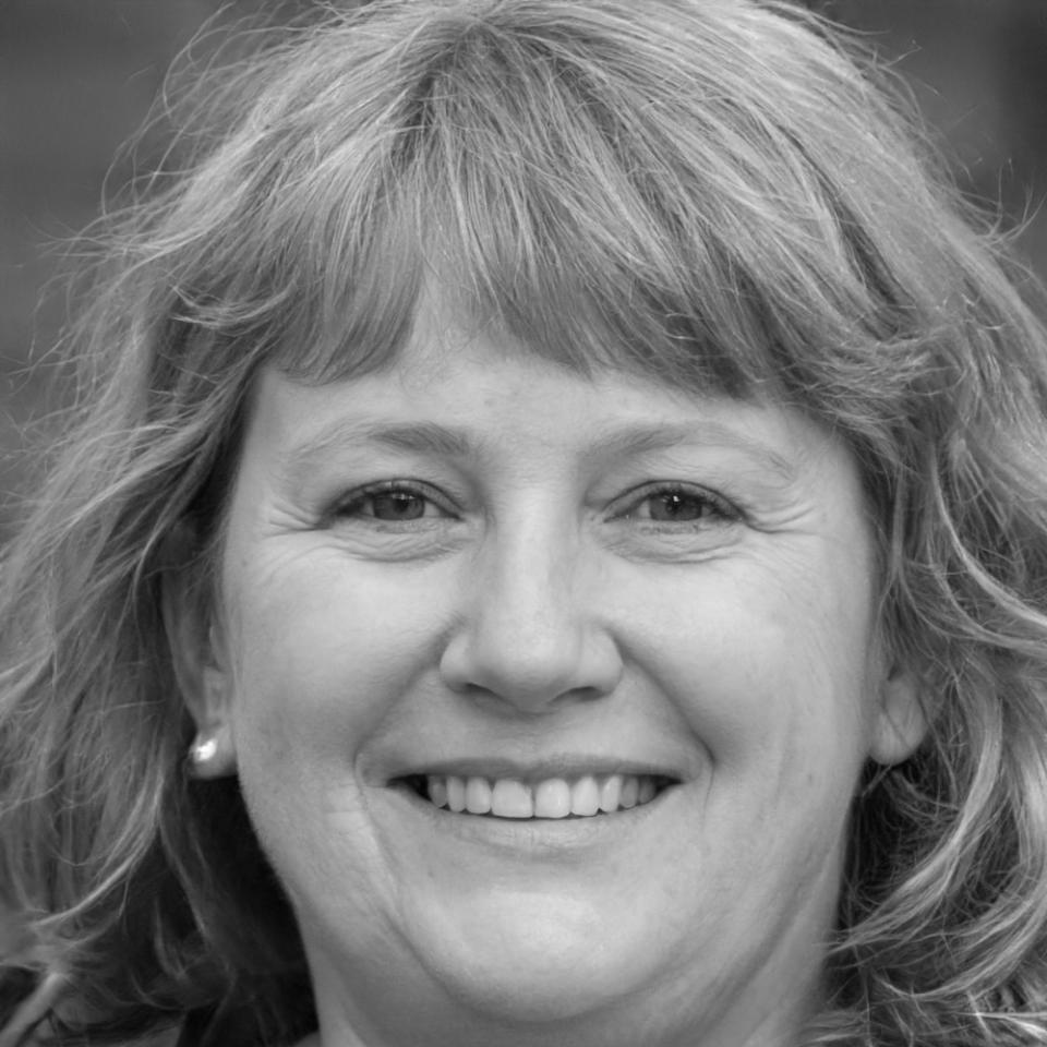 Portrait of Linh Kavanaugh, Lead Financial Analyst at Throblight